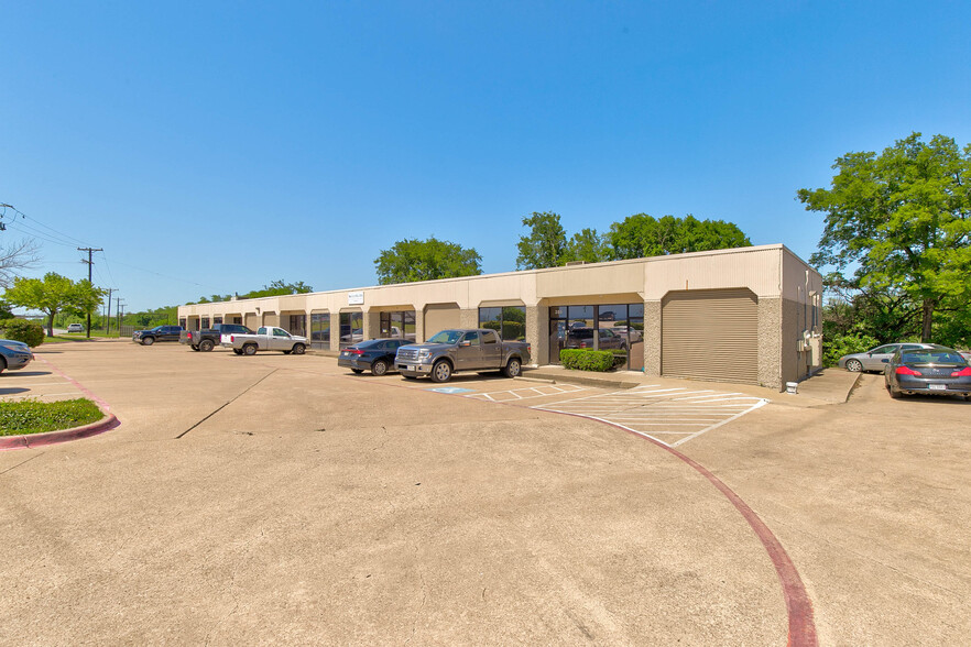 4200 N Main St, Fort Worth, TX for lease - Building Photo - Image 1 of 11