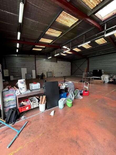 Industrial in Contes for lease - Interior Photo - Image 3 of 4