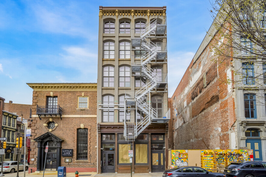 241-243 Chestnut St, Philadelphia, PA for sale - Building Photo - Image 2 of 13