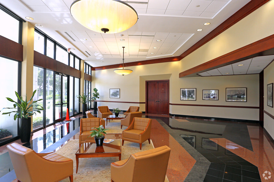 505 S Flagler Dr, West Palm Beach, FL for lease - Lobby - Image 3 of 7