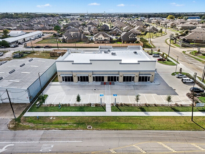 3520 E Walnut St, Pearland, TX for lease - Building Photo - Image 2 of 11