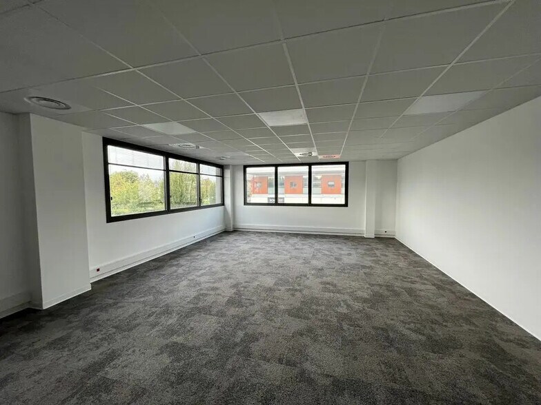 Office in Serris for sale - Building Photo - Image 2 of 6
