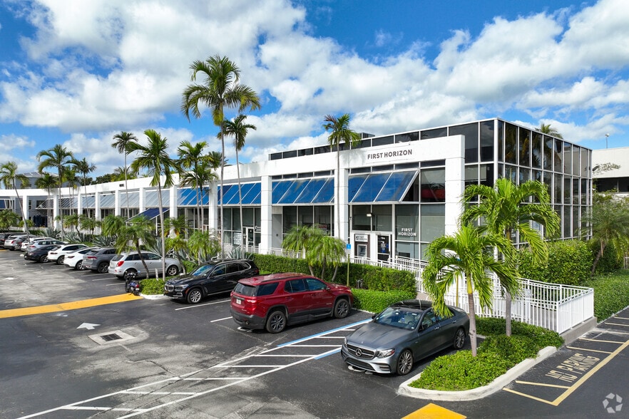 260 Crandon Blvd, Key Biscayne, FL for lease - Primary Photo - Image 1 of 37