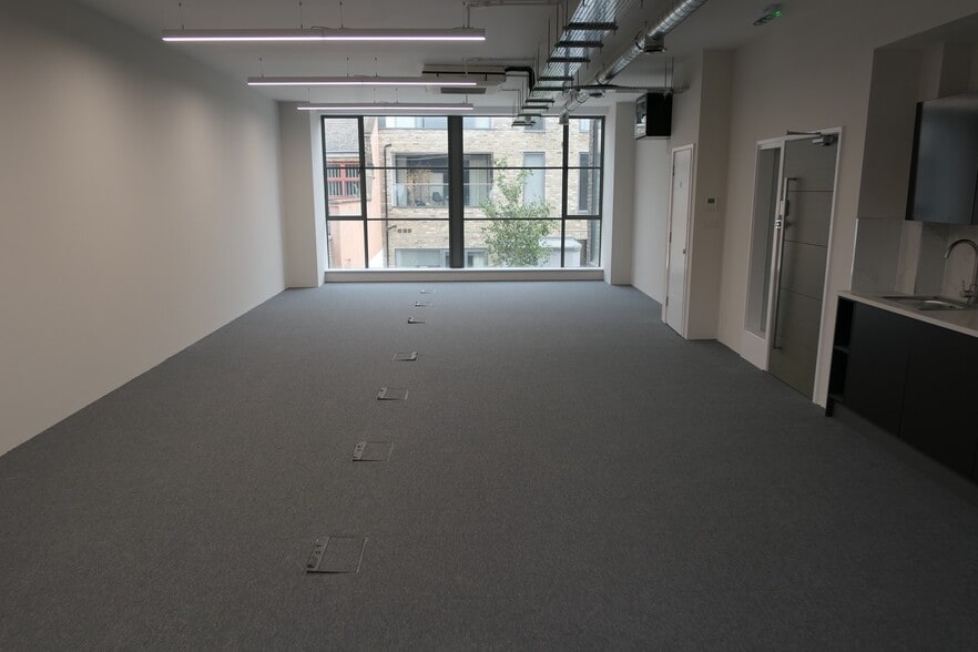 Southern Row, London for lease - Interior Photo - Image 3 of 7