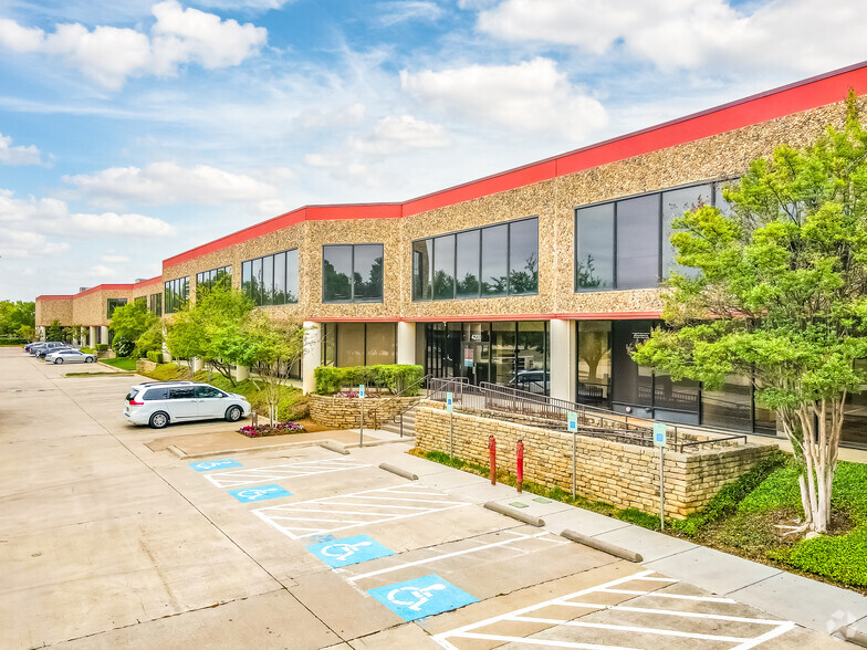 4200 Buckingham Rd, Fort Worth, TX for lease - Building Photo - Image 2 of 13