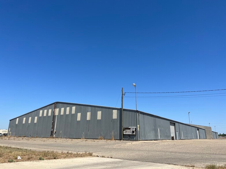2925 S Maple Ave, Fresno, CA for lease - Building Photo - Image 1 of 4