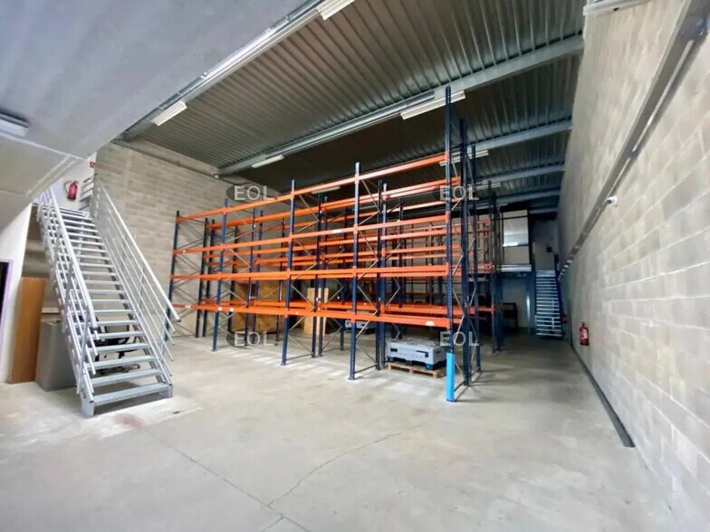 Flex in La Ciotat for lease - Building Photo - Image 1 of 8