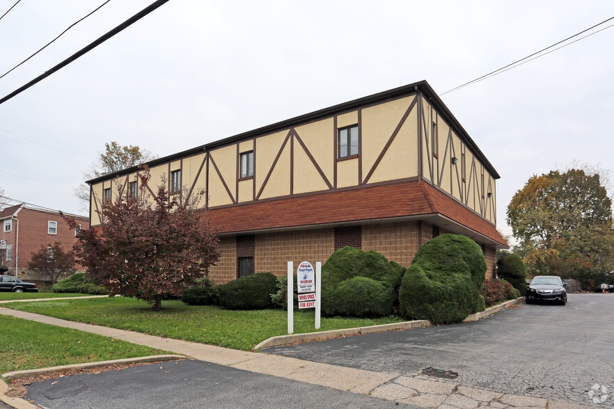 61 S Morton Ave, Morton, PA 19070