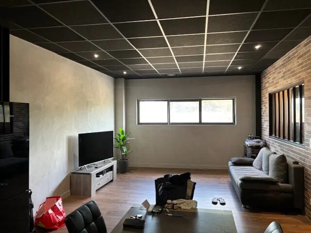 Flex in Bourg-lès-Valence for lease - Interior Photo - Image 3 of 5