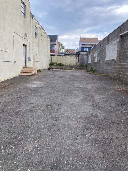 9 E 12th St, Paterson, NJ for lease - Primary Photo - Image 1 of 1