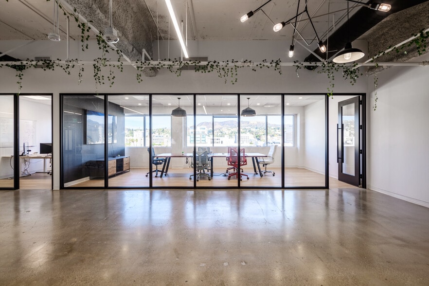 6430 W Sunset Blvd, Los Angeles, CA for lease - Interior Photo - Image 3 of 17