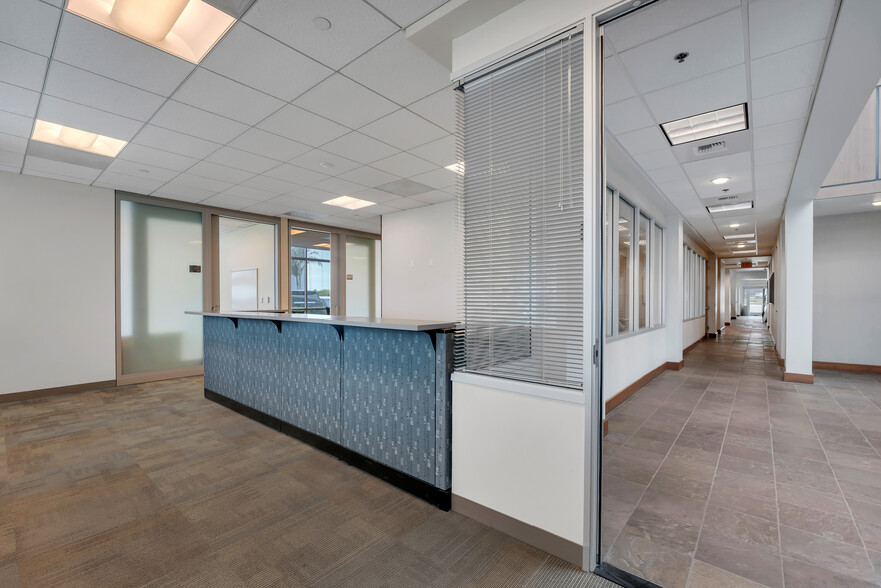 855-865 Aviation Dr, Camarillo, CA for lease - Building Photo - Image 1 of 11