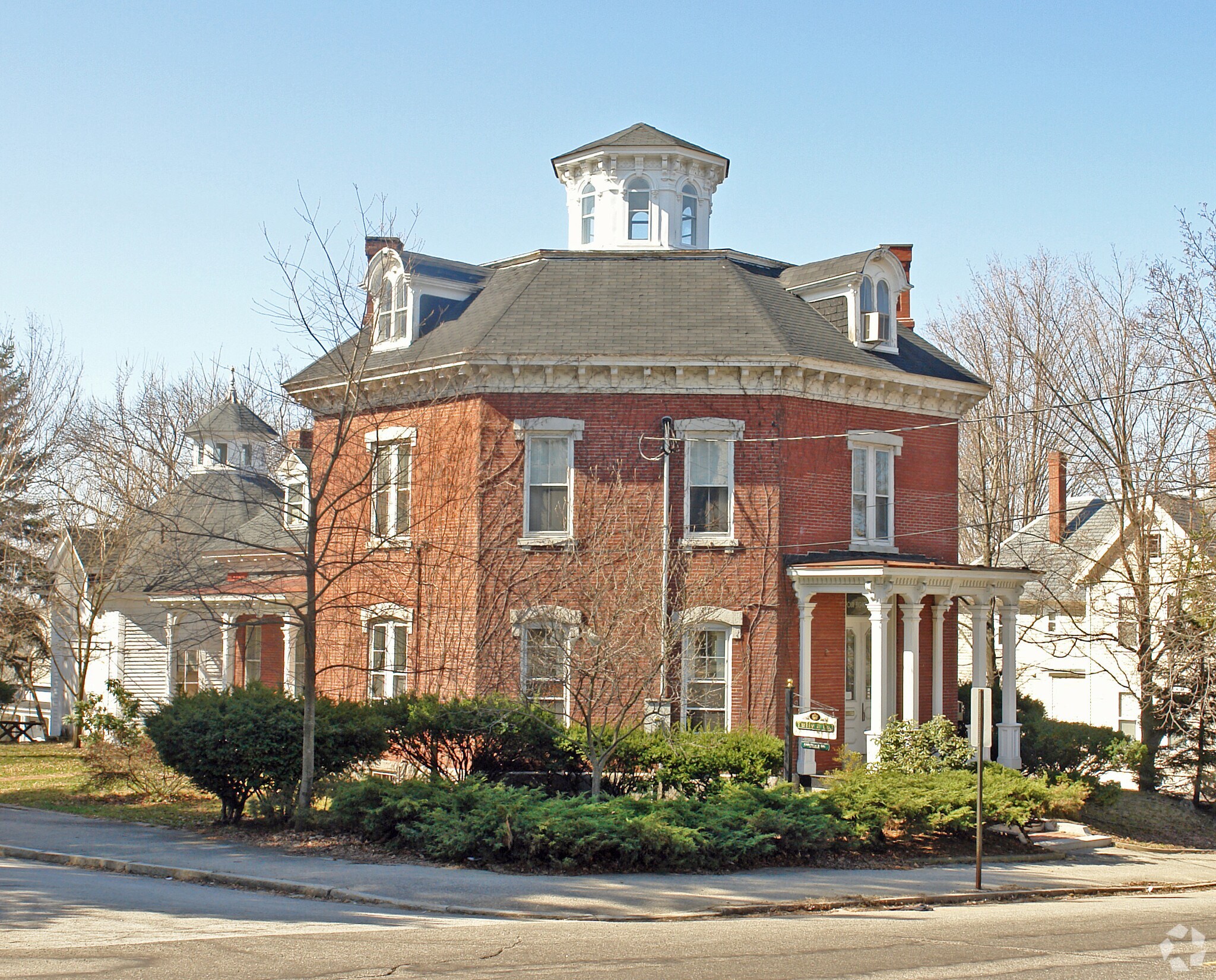 481 Hanover St, Manchester, NH 03104