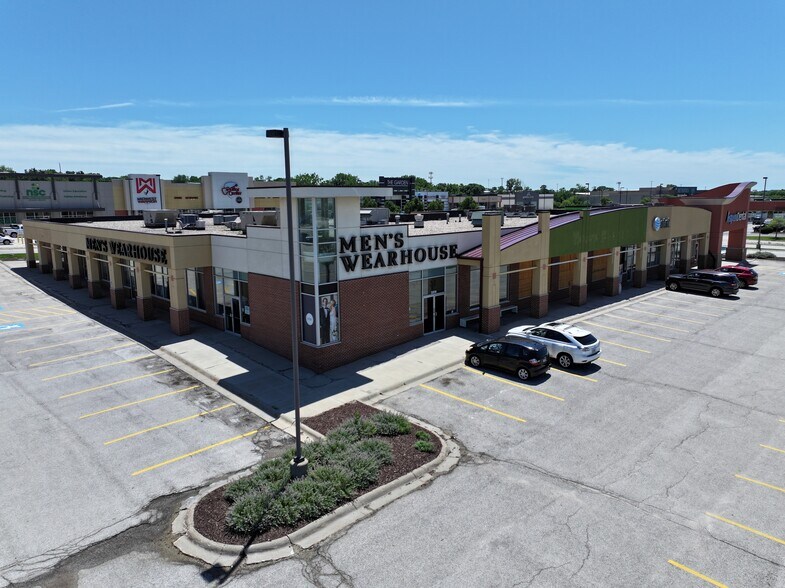 3205-3225 Oak View Dr, Omaha, NE for lease - Building Photo - Image 1 of 15