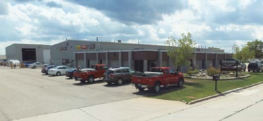 11911 W Silver Spring Rd, Milwaukee, WI for lease - Building Photo - Image 1 of 4