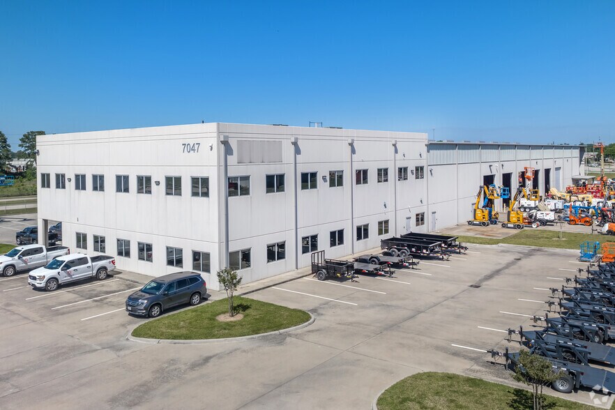 7047 W Greens Rd, Houston, TX 77066