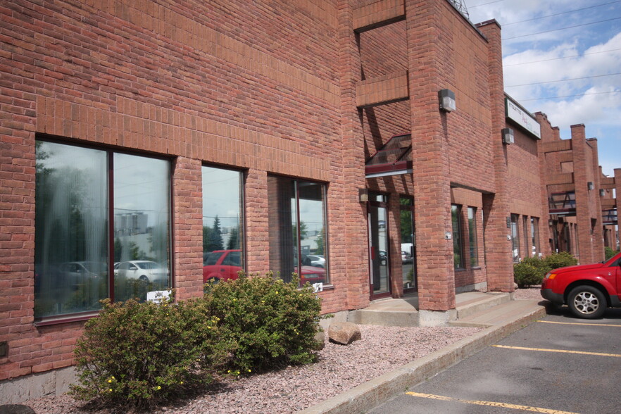 35 Rue De Lauzon, Boucherville, QC for lease - Building Photo - Image 3 of 4