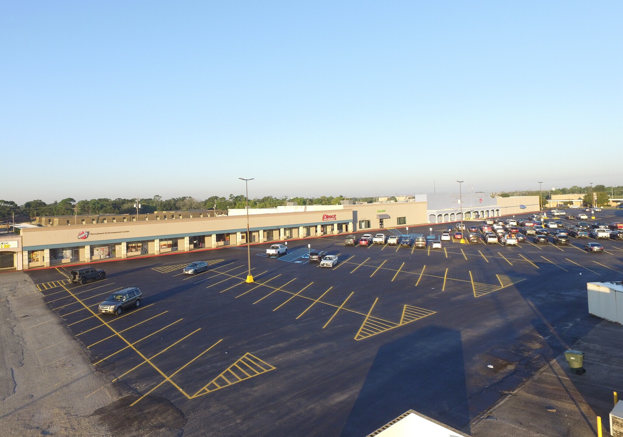 3719-3931 N Twin City Hwy, Port Arthur, TX for lease Building Photo- Image 1 of 7