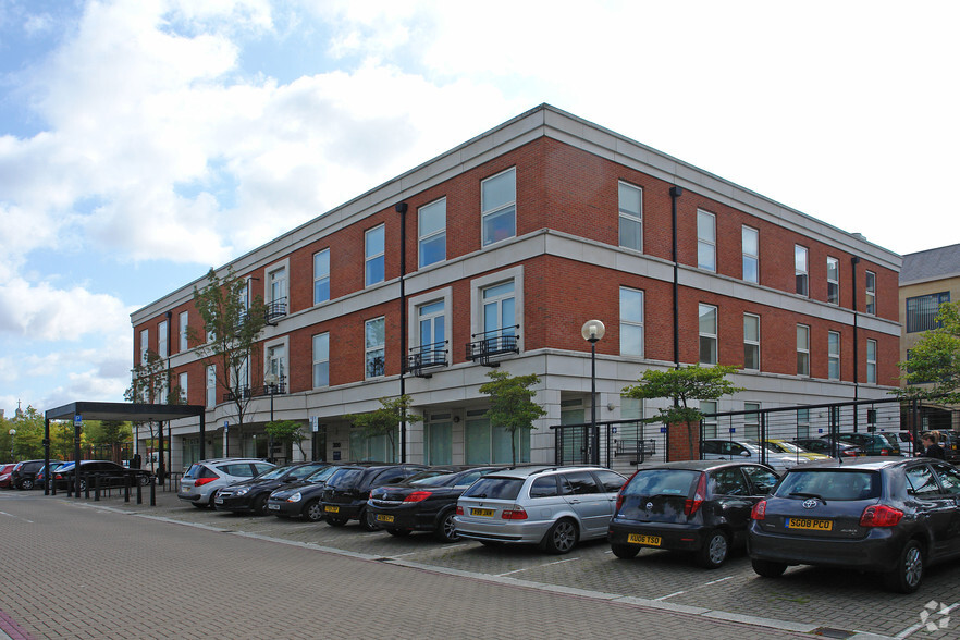 Silbury Blvd, Milton Keynes for lease - Primary Photo - Image 1 of 2