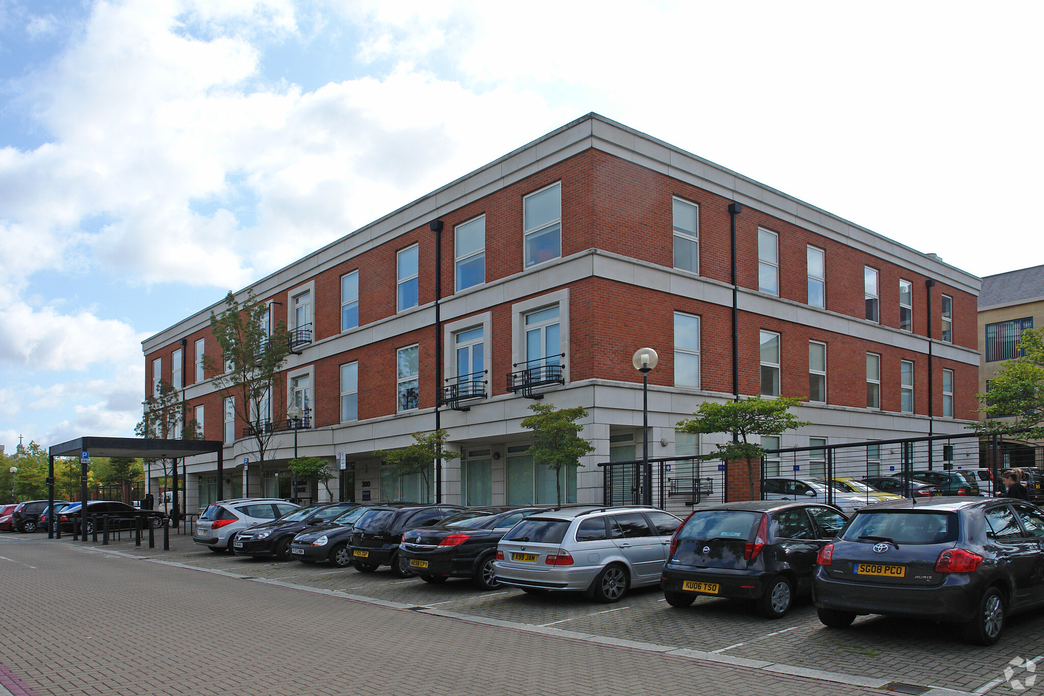 Silbury Blvd, Milton Keynes for lease Primary Photo- Image 1 of 3