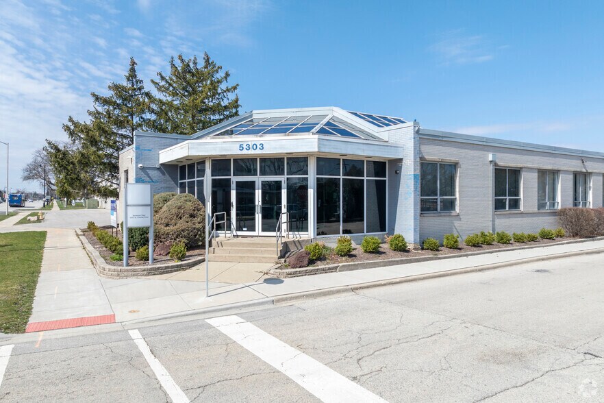 5303 Saint Charles Rd, Bellwood, IL 60104