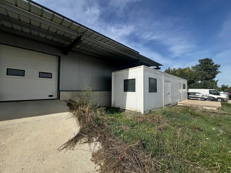 Flex in Cavaillon for lease - Building Photo - Image 2 of 8