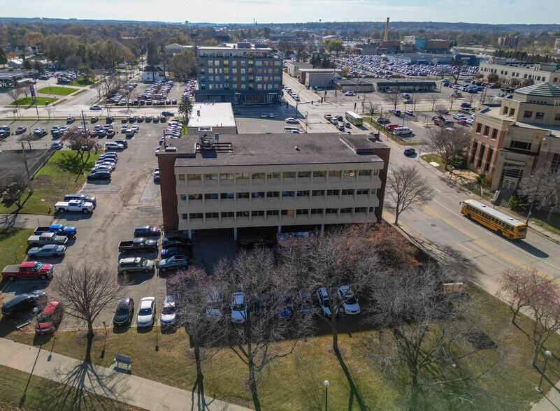 300 3rd Ave SE, Rochester, MN for sale - Building Photo - Image 3 of 146