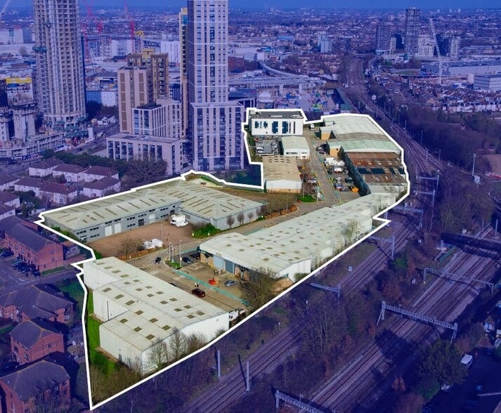 Victoria Rd, London for lease - Building Photo - Image 1 of 17