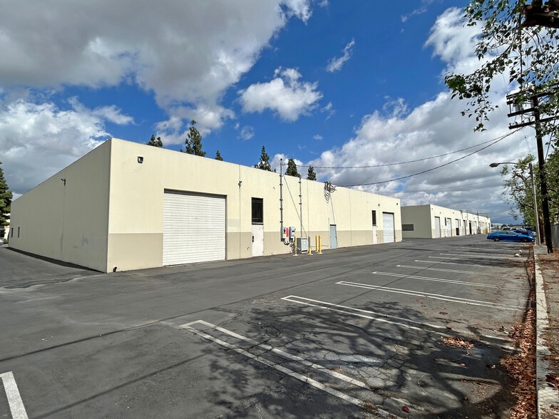 16540-16542 Arminta St, Van Nuys, CA for lease - Building Photo - Image 3 of 5