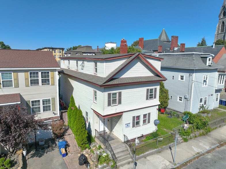53 Bradford St, Lawrence, MA 01840