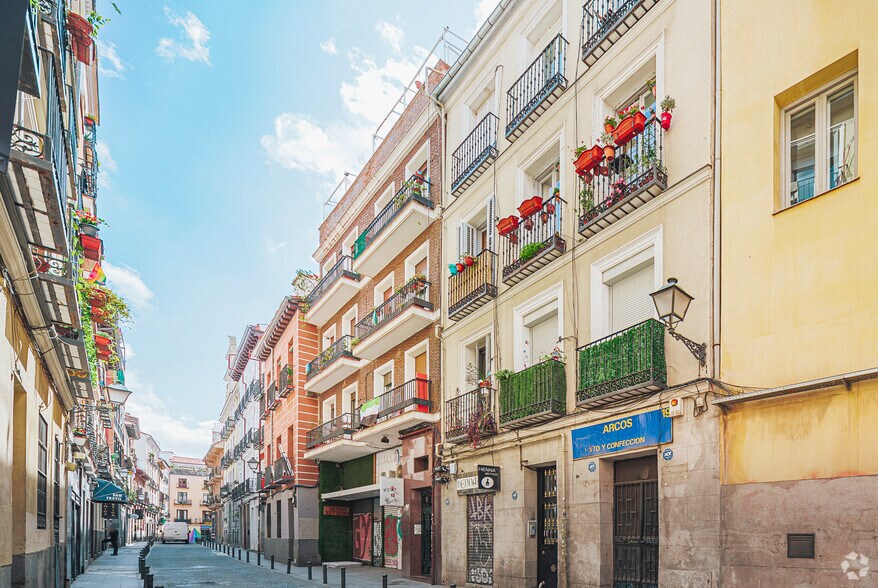 Calle de Dos Hermanas, 17, Madrid, Madrid for sale - Primary Photo - Image 1 of 1