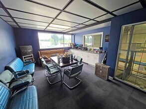 2984 Norland Ave, Burnaby, BC for lease Interior Photo- Image 2 of 5