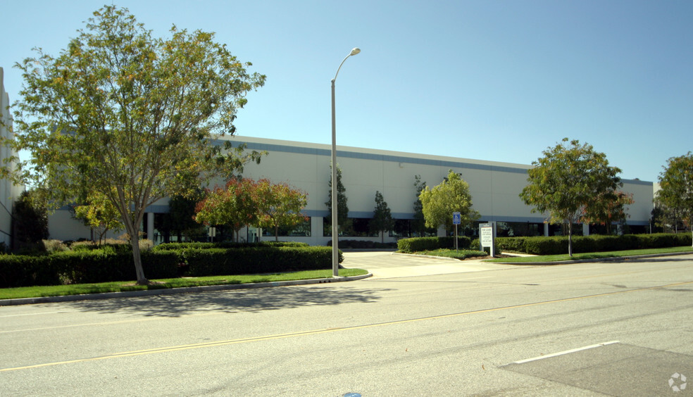 28322-28334 Industry Dr, Valencia, CA for lease - Building Photo - Image 3 of 16