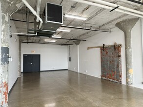 1010 W 35th St, Chicago, IL for lease Interior Photo- Image 2 of 4