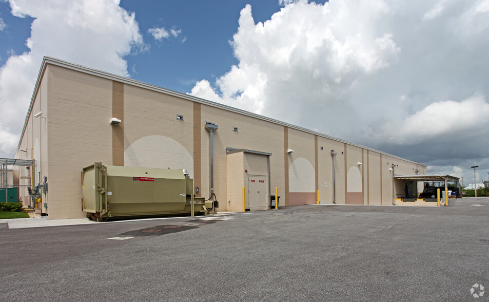 1095-1193 SE Port St Lucie Blvd, Port Saint Lucie, FL for lease - Building Photo - Image 2 of 13