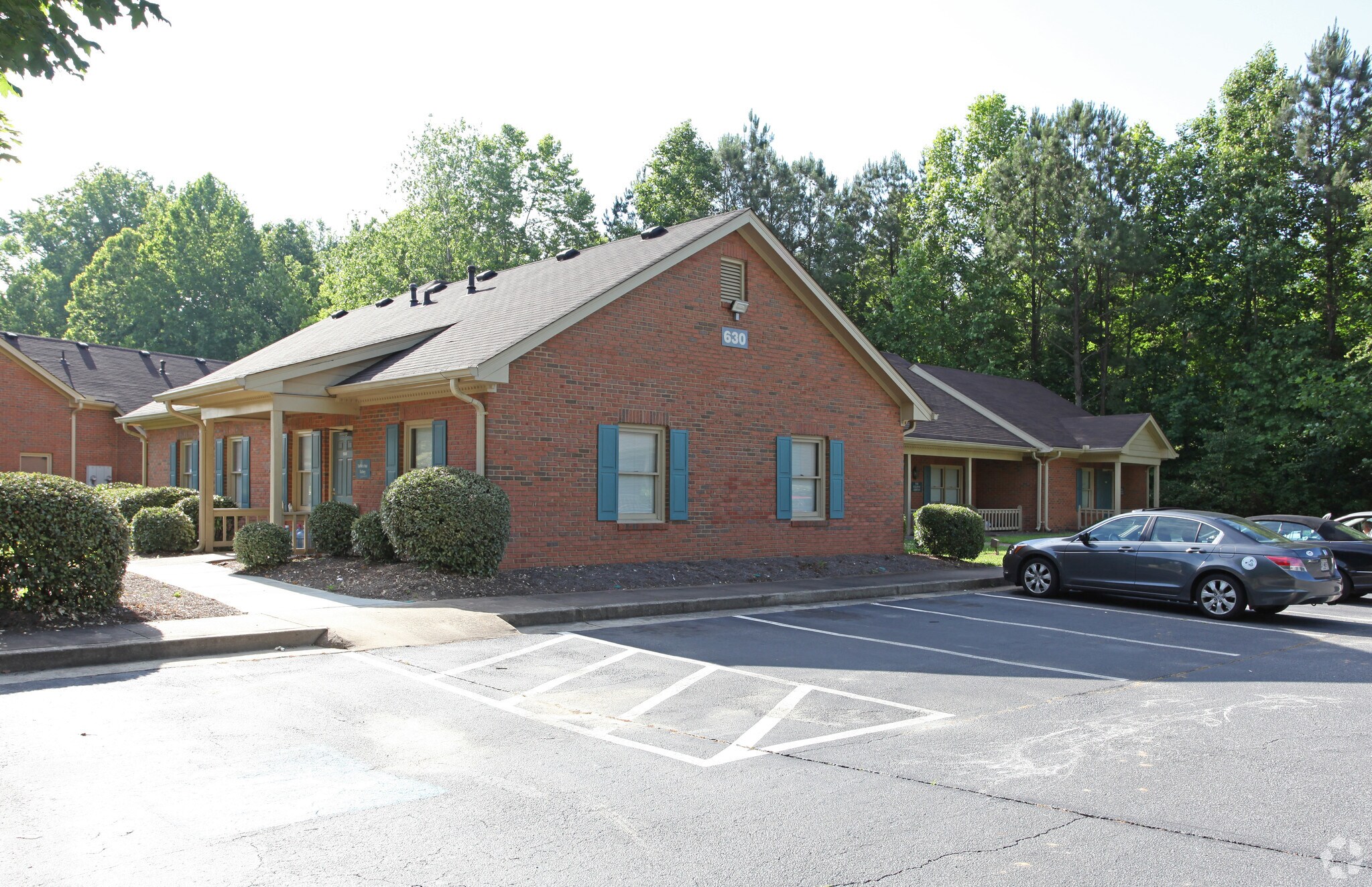 630 Hillcrest Rd, Lilburn, GA 30047