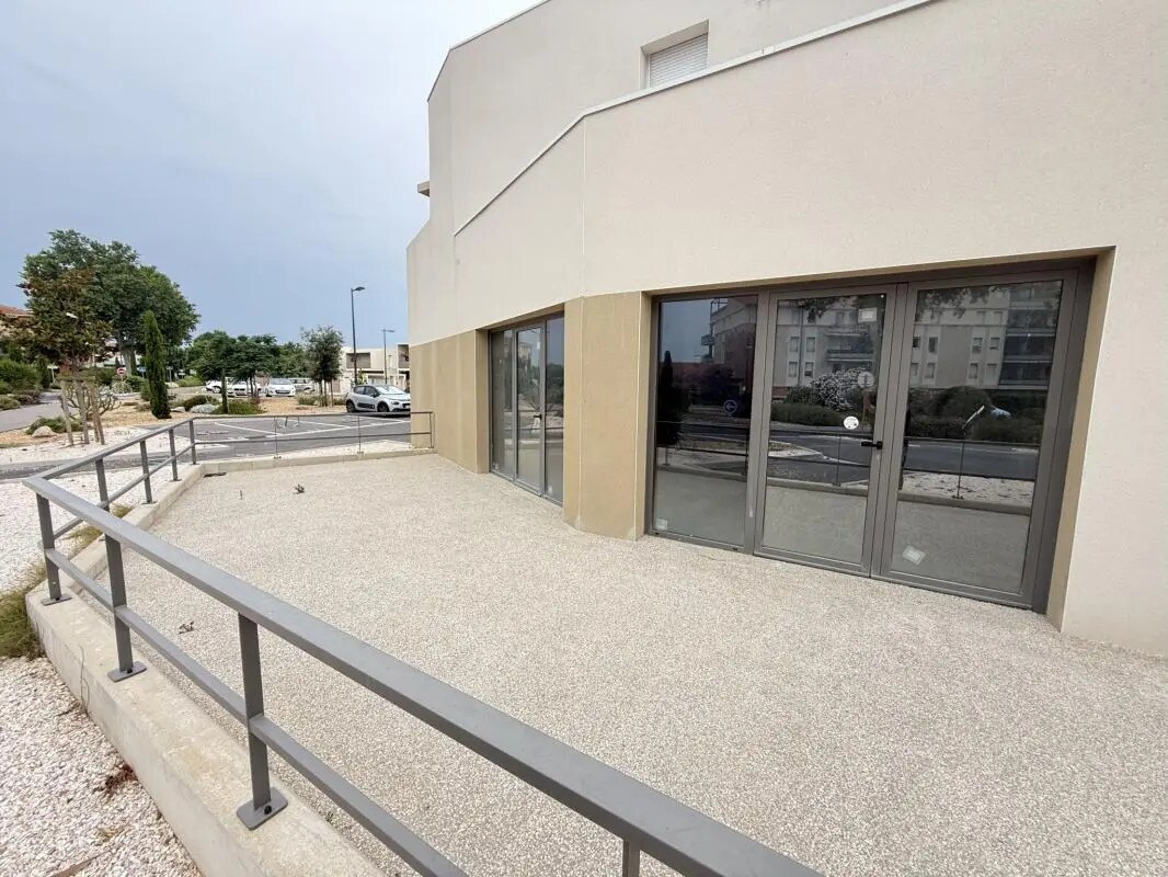 Retail in Saint-Estève for sale Building Photo- Image 1 of 3