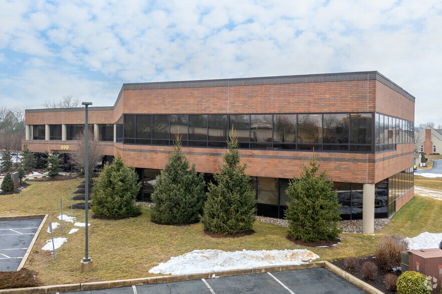 999 Berkshire Blvd, Wyomissing, PA for lease - Building Photo - Image 3 of 20