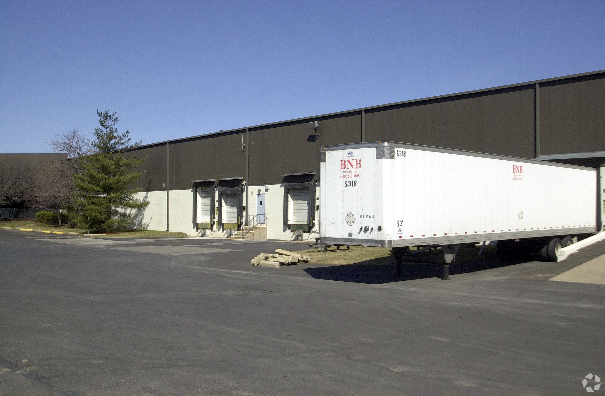 2595 Metropolitan Dr, Trevose, PA for lease Primary Photo- Image 1 of 3