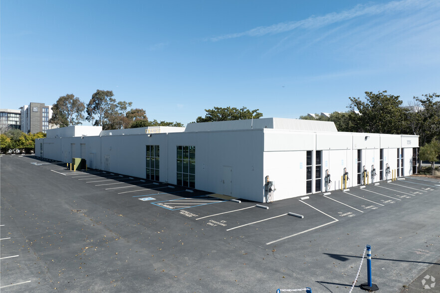 1215 Bordeaux Dr, Sunnyvale, CA for lease - Building Photo - Image 3 of 11