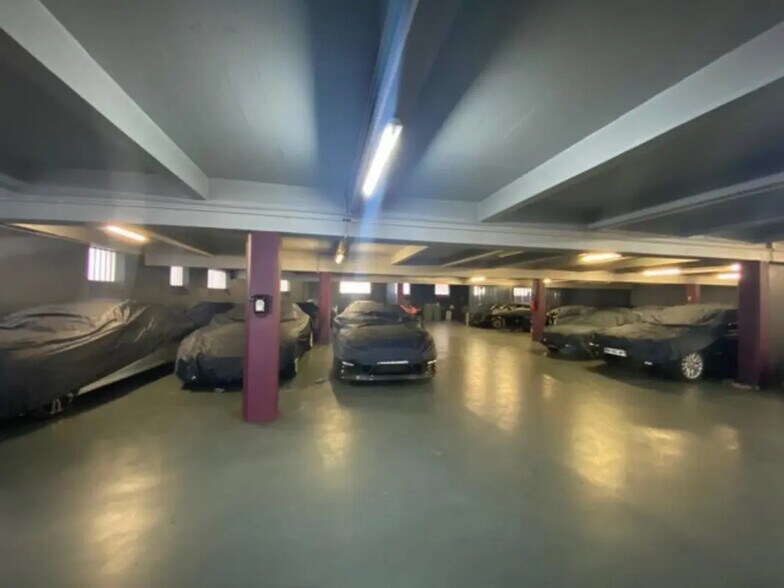 Flex in Lyon for sale - Building Photo - Image 2 of 6