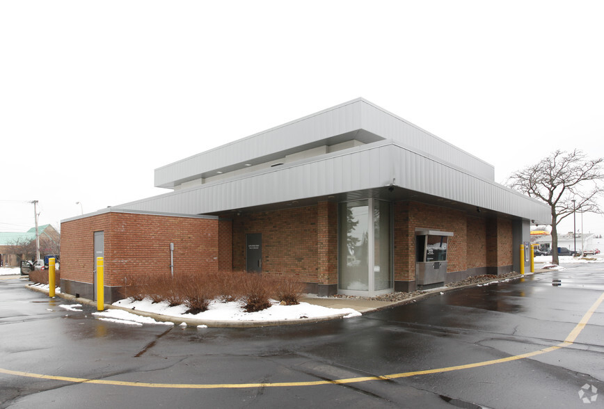 20000 W 12 Mile Rd, Southfield, MI for lease - Building Photo - Image 3 of 5