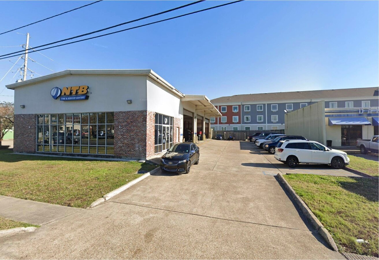 2409 Manhattan Blvd, Harvey, LA 70058