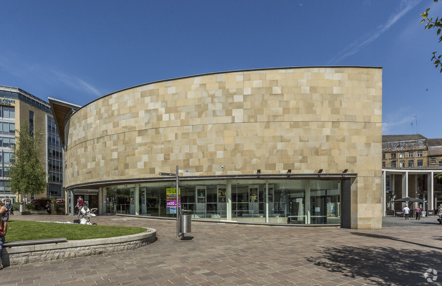Aldermanbury, Bradford for lease - Building Photo - Image 1 of 5