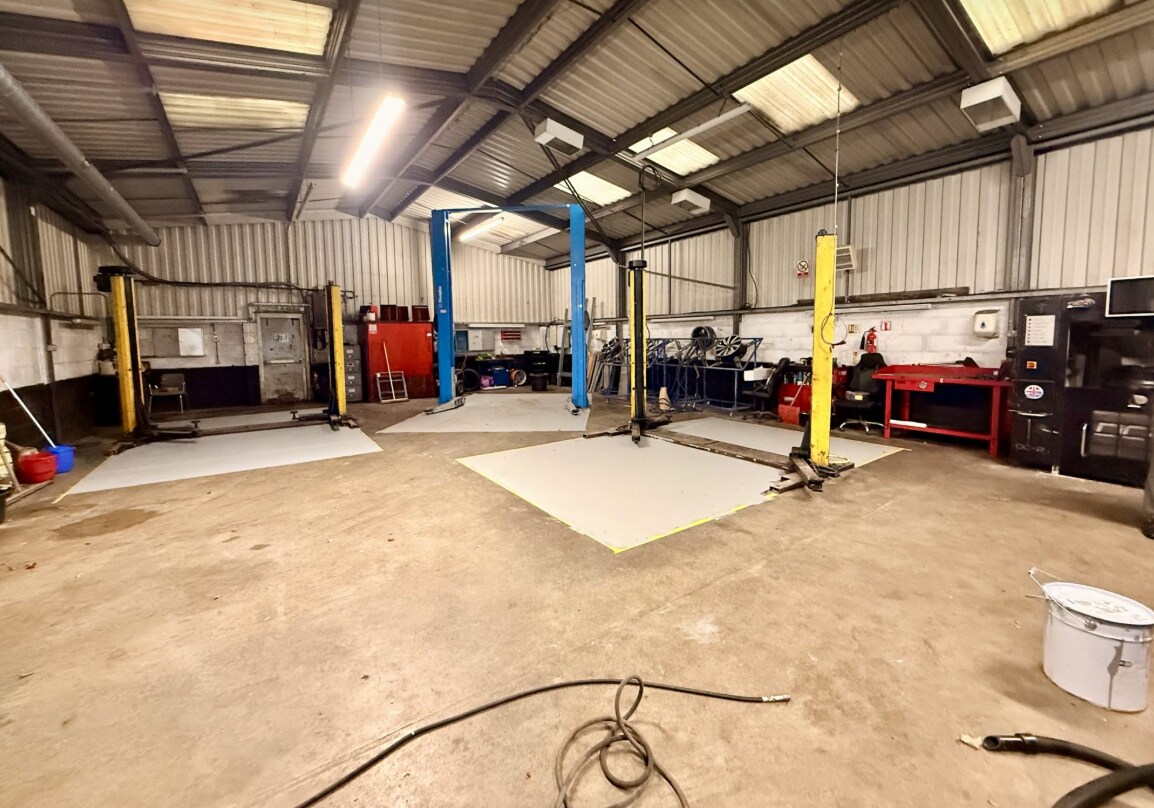 38 Fore St, Ivybridge for lease Interior Photo- Image 1 of 3