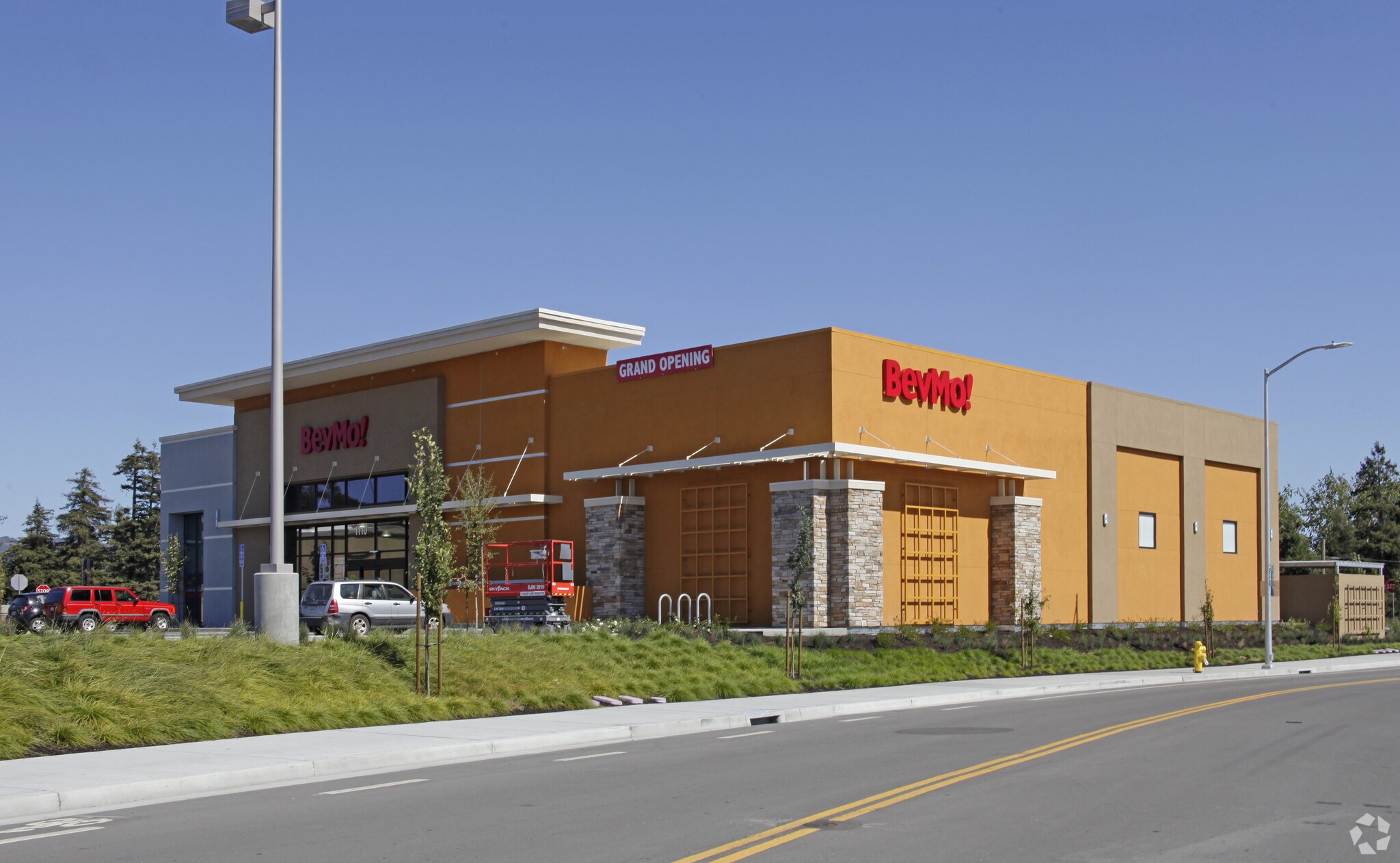 E Washington Pl & Highway 101, Petaluma, CA for lease Building Photo- Image 1 of 8