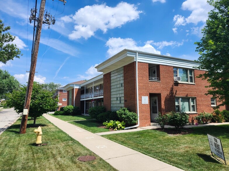 105 E Grove St, Lombard, IL for sale - Building Photo - Image 3 of 3