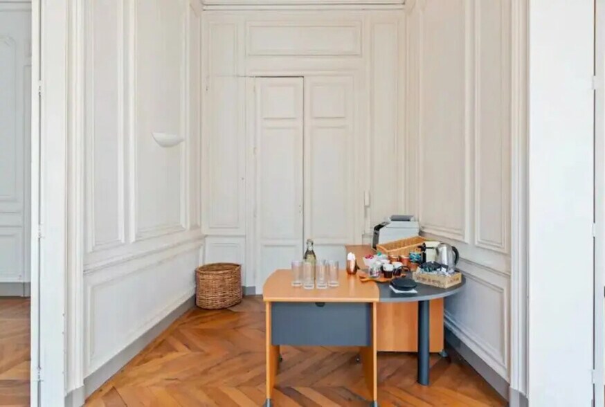 Office in Paris for lease - Interior Photo - Image 3 of 5