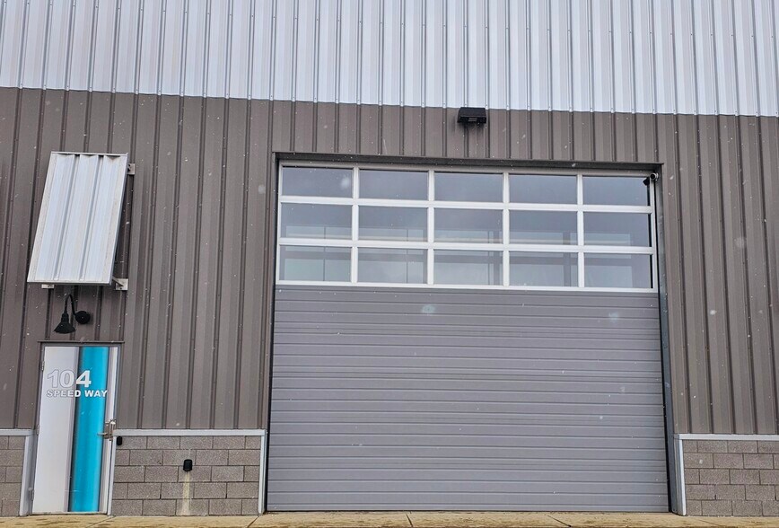 104 E Speed Way, Pontiac, MI for sale - Primary Photo - Image 1 of 1