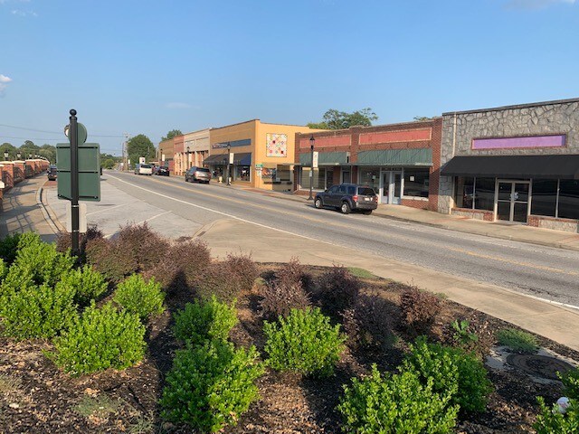 137 W Main St, Central, SC for sale Building Photo- Image 1 of 1